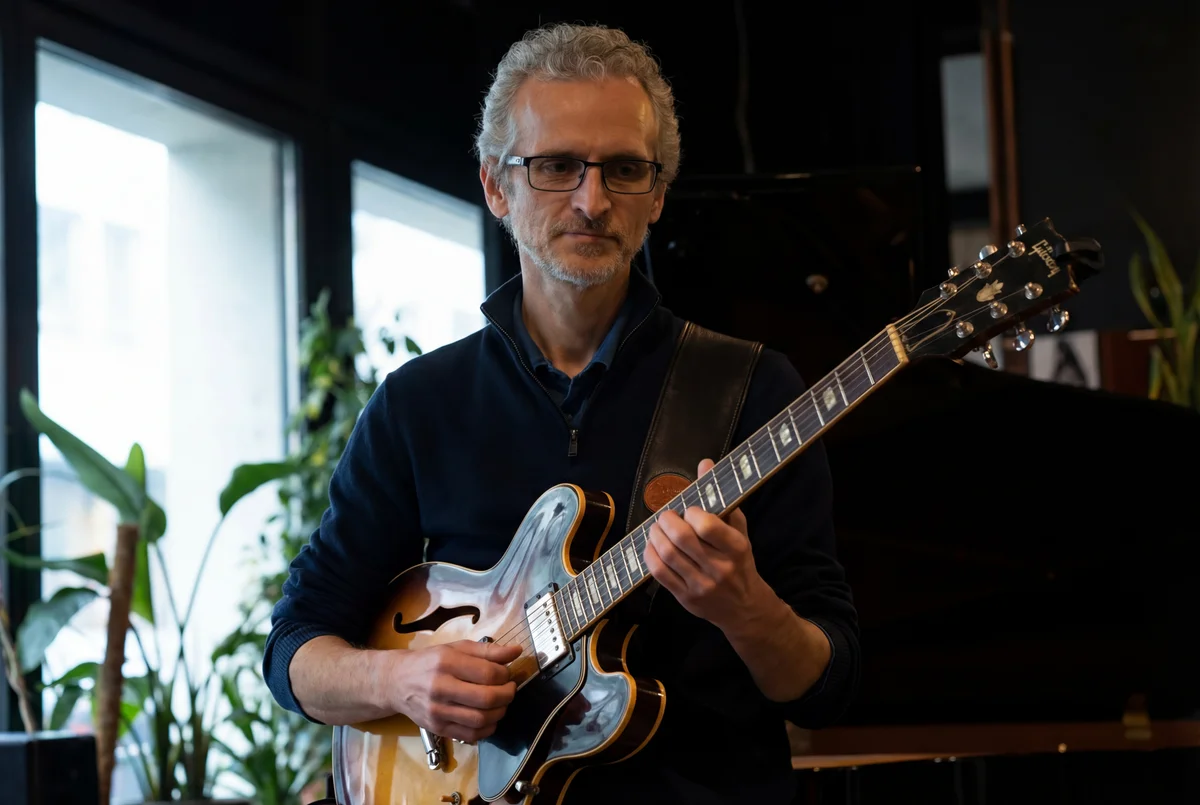 ENRICO BRACCO – CHITARRA JAZZ, ARMONIA E IMPROVVISAZIONE